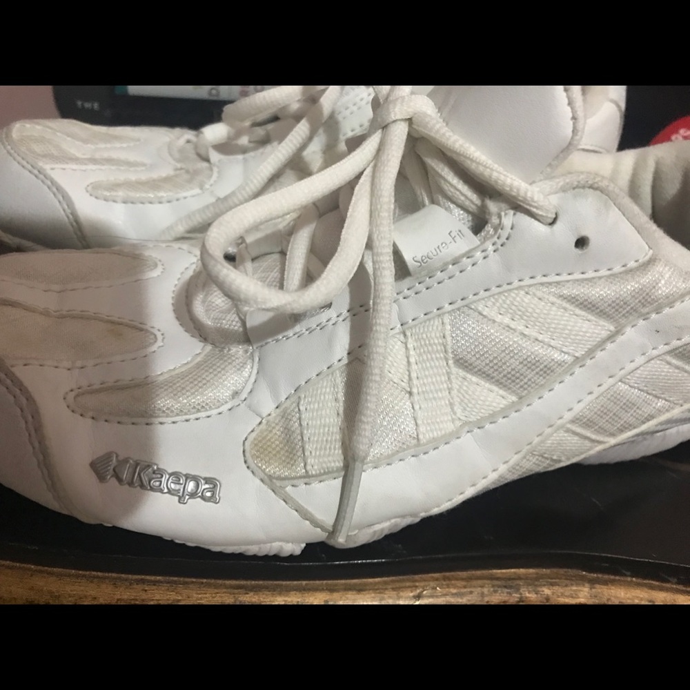 Cheer shoes